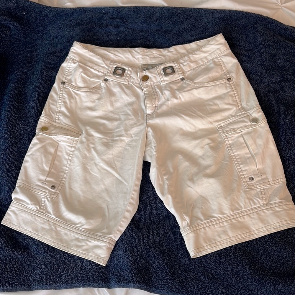 Athleta cargo shorts- size 6